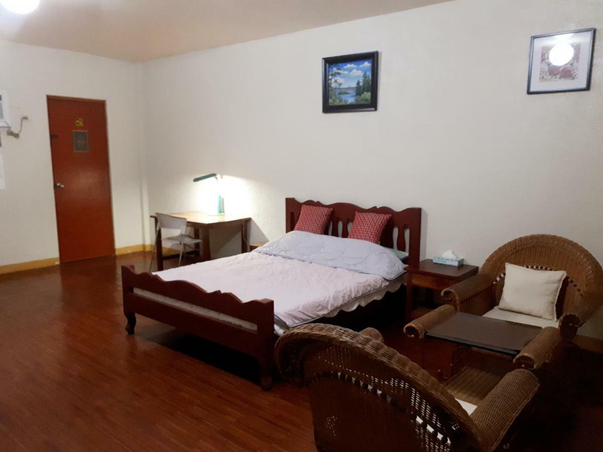 Minine Guesthouse Silang Bagian luar foto