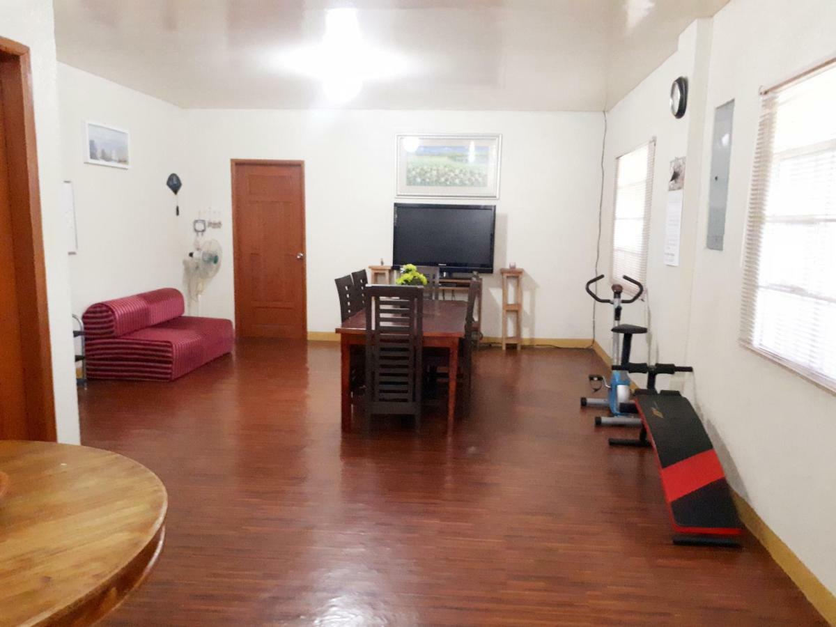 Minine Guesthouse Silang Bagian luar foto