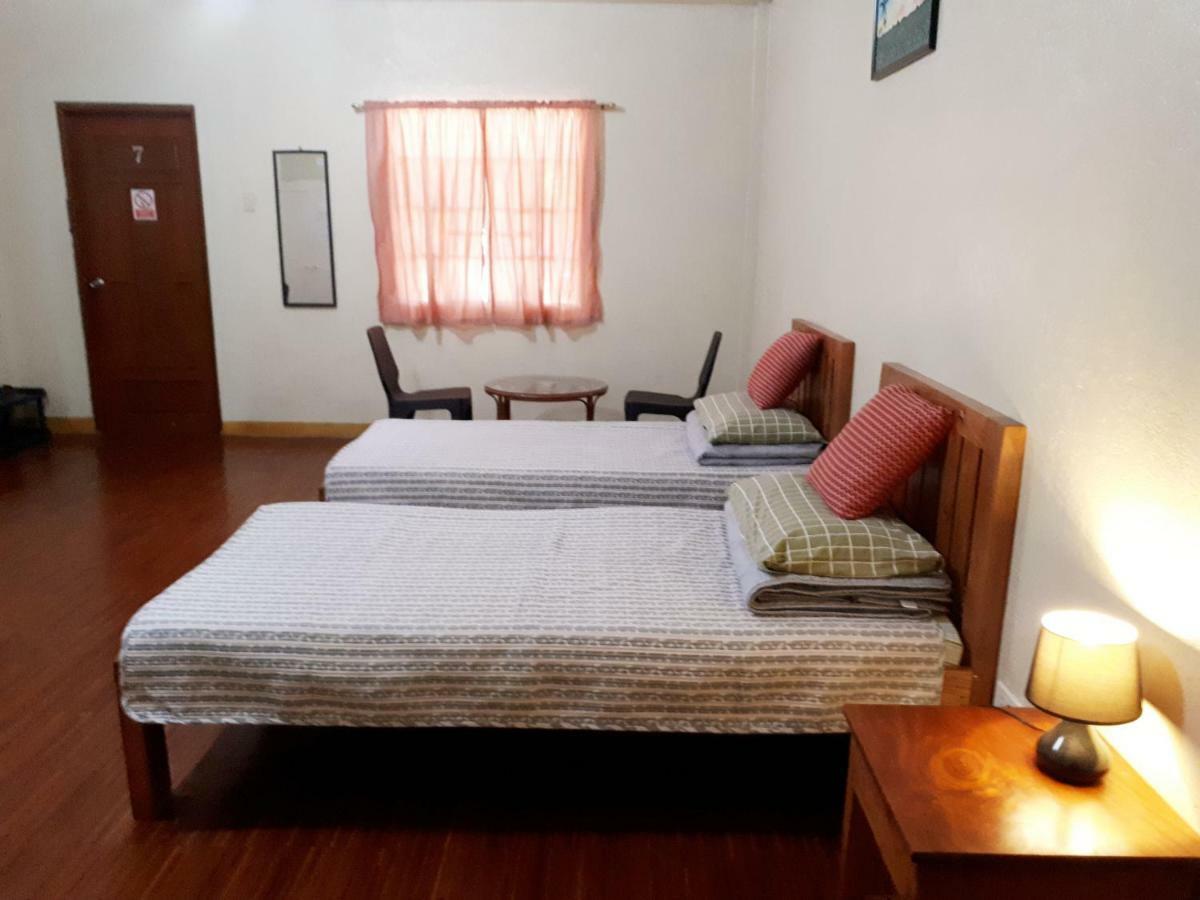 Minine Guesthouse Silang Bagian luar foto